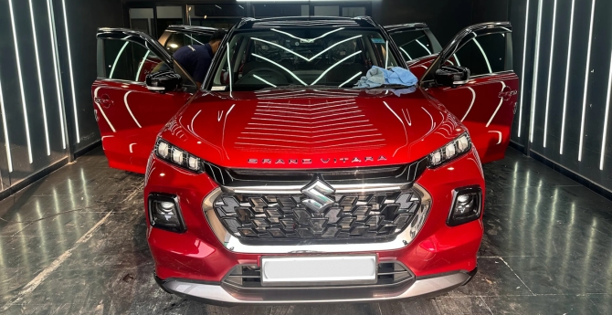 Car rubbing and polishing services in Pune.