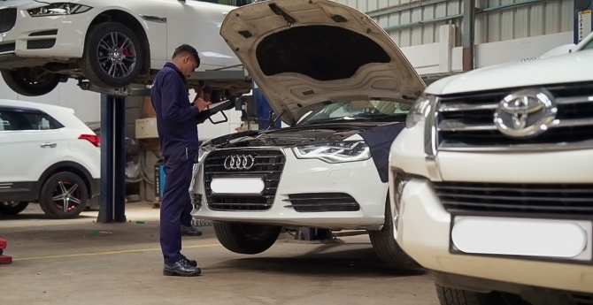 Car repair workshop in Pune.