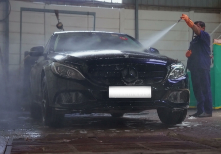 Professional car detailing at Auto Clinic PCMC
