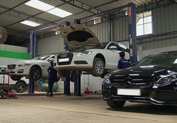 Luxury car specialist service at Auto Clinic PCMC