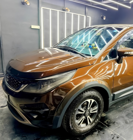 Car polish service in Pune.